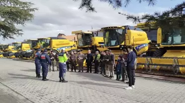 Kırşehir'de Jandarma, Biçerdöver Sürücülerine Trafik Güvenliği Eğitimi Verdi