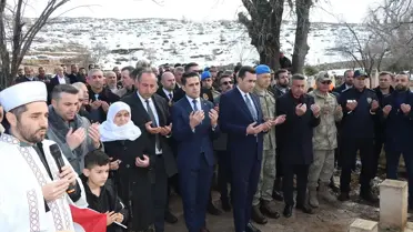 Anma töreninde kullanılan ana fotoğraf