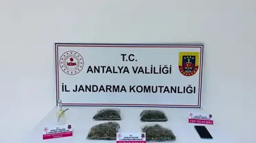 Ele geçirilen esrar paketleri