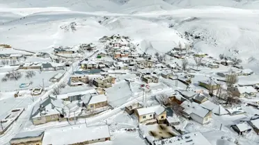 Köylülerin karla mücadele görüntüsü