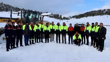 Suşehri Kaymakamı Yıldız, Tatar ve Kale Köylerinde Kar Temizleme Çalışmalarını Denetledi