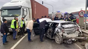 Çerkezköy'de Trafik Işığındaki TIR Çarpması 3 Yaralıyla Sonuçlandı