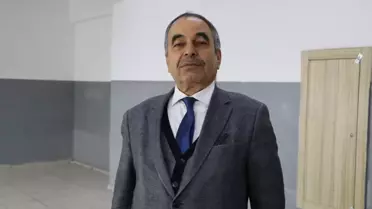 Yükümlüler sınıf duvarlarını boyarken