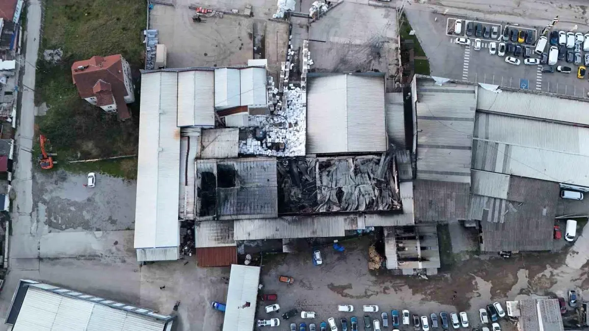 Düzce Strafor Fabrikasında Elektrik Arızası Nedeniyle Yangın Çıktı