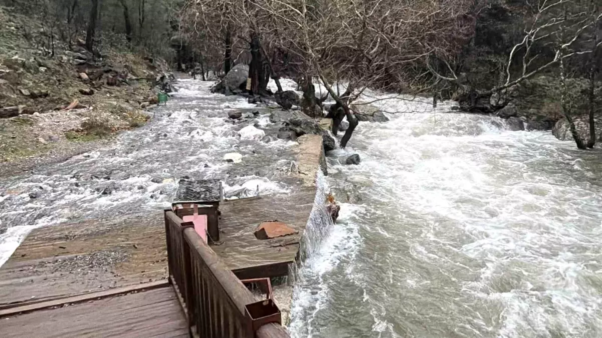 Kazdağları'nda Şiddetli Lodos Sonrası Kar Erimeleri ve Sel Tehlikesi