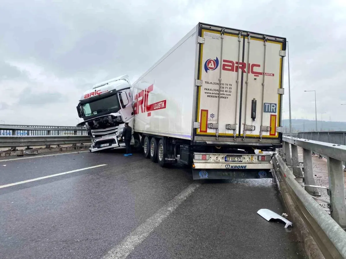 Kocaeli'de yağış nedeniyle kaygan yol ve tır kazası