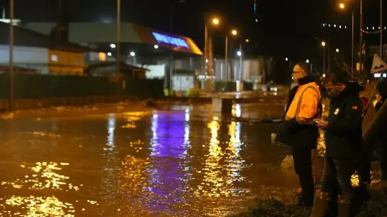 Kepez Çayı Sel Basması Sonrası Çanakkale’de Sahil Yolu Kapatıldı