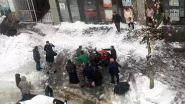 Bingöl'de Çatıdan Düşen Kar Kütlesi Kadını Hayatını Kaybettirdi