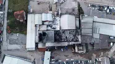 Yangın sonrası Düzce strafor fabrikasının hasar görmüş bölgesi