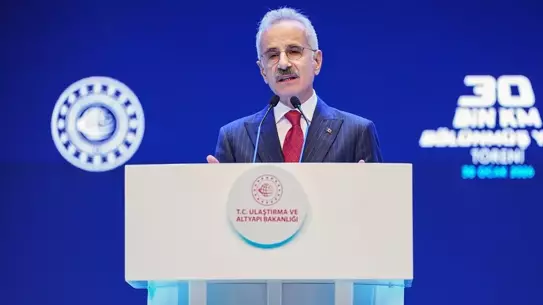Ulaştırma ve Altyapı Bakanı Uraloğlu, 30 Bin Kilometre Bölünmüş Yol Ağı Açılışını Değerlendirdi