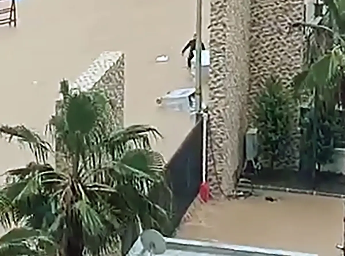 Adana Sarıçam’da Şiddetli Su Baskını: Apartmanlar ve Caddeler Sular Altında Kaldı