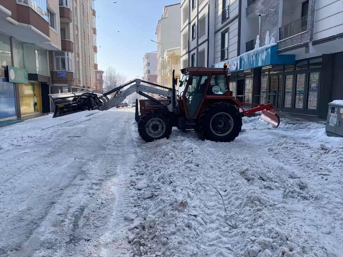 Ardahan’da Yoğun Kar Sonrası Yol Temizliği Çalışmaları Hız Kesmeden Devam Ediyor
