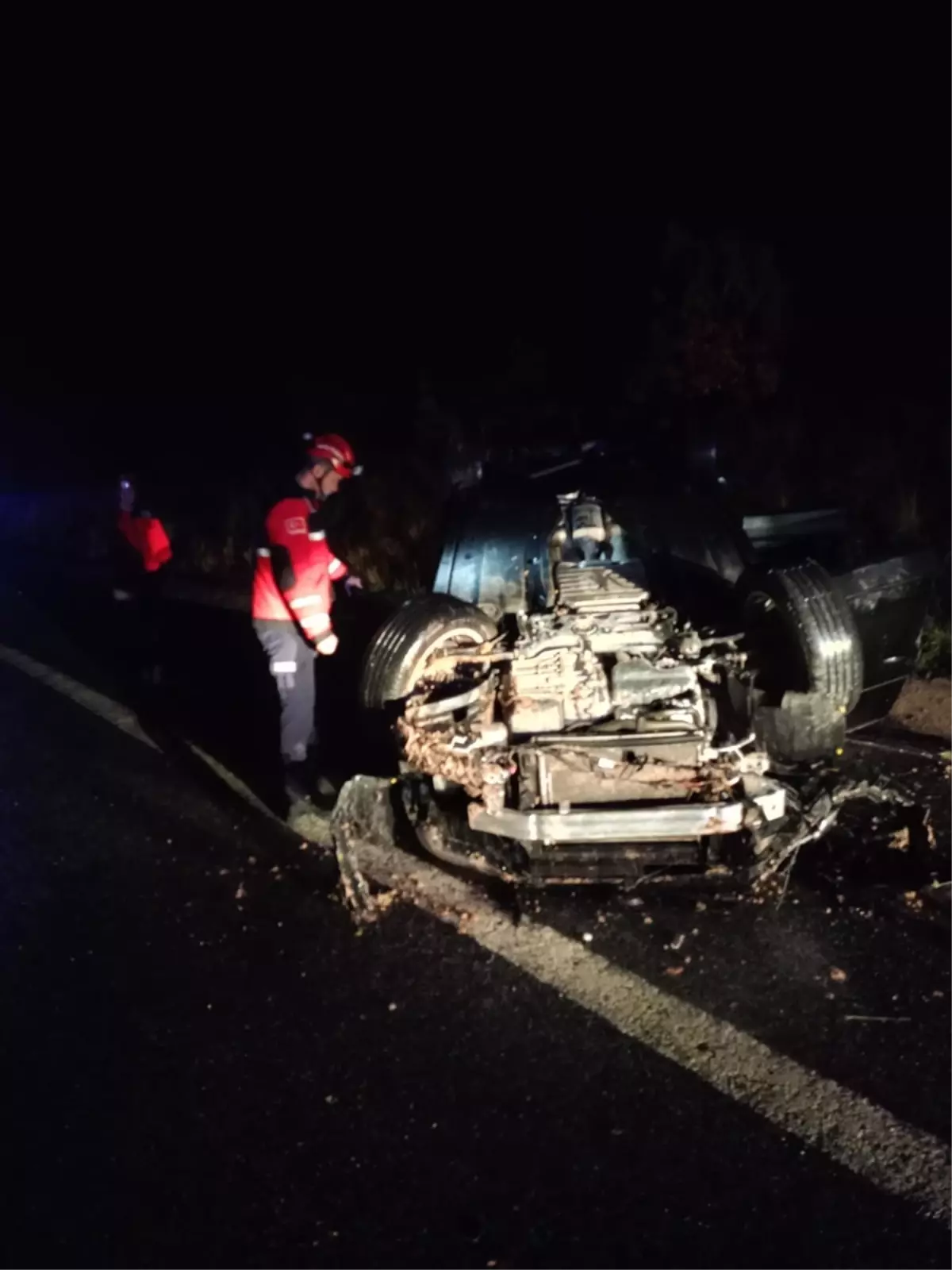 Balıkesir Savaştepe'de Takla Atan Otomobilde Dört Kişi Yaralandı