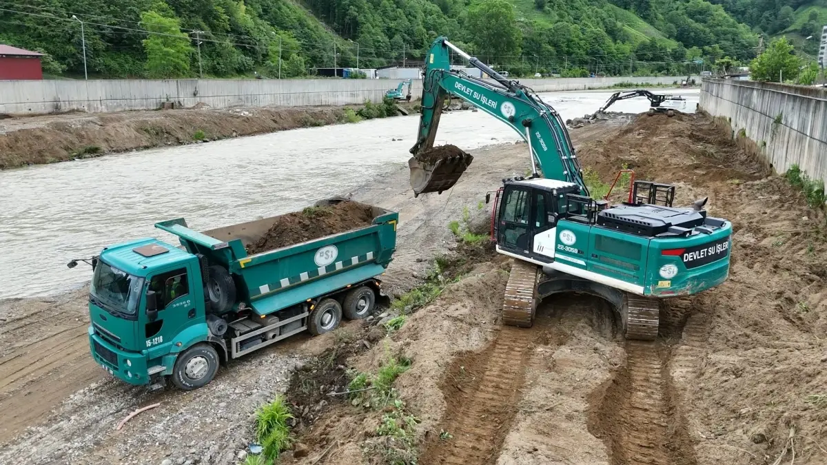 Doğu Karadeniz’de Sel Riskini Azaltmak İçin Makineli Operasyonlar Başlatıldı