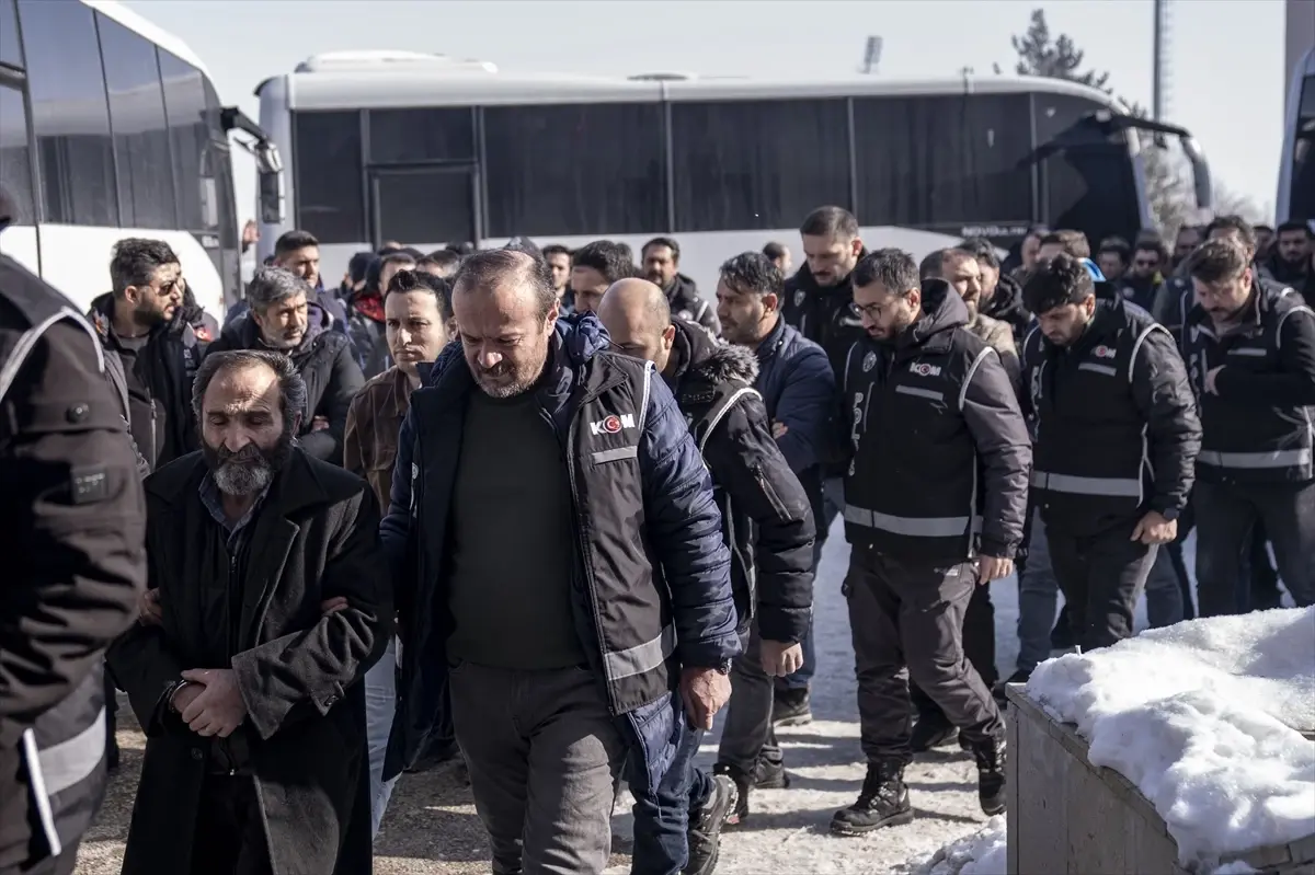 Pasinler'de Usulsüz Esnaf Kredisi Operasyonu: 19 Kişi Tutuklandı