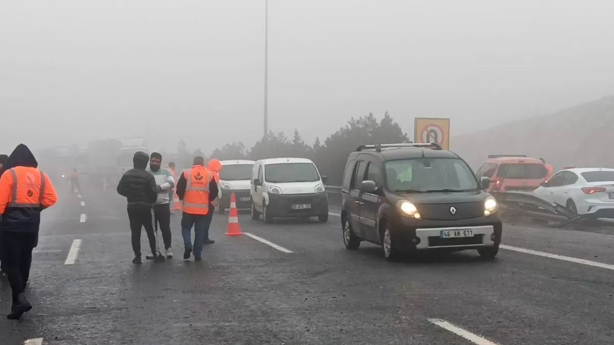 Gaziantep'te Zincirleme Trafik Kazası: 2 Ölü, 11 Yaralı