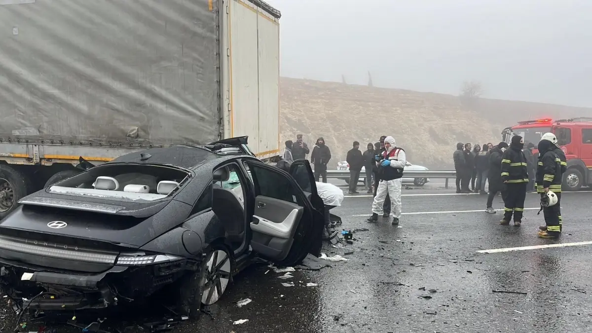 Gaziantep'te Yoğun Sis Nedeniyle Zincirleme Trafik Kazası: 2 Ölü, 10 Yaralı