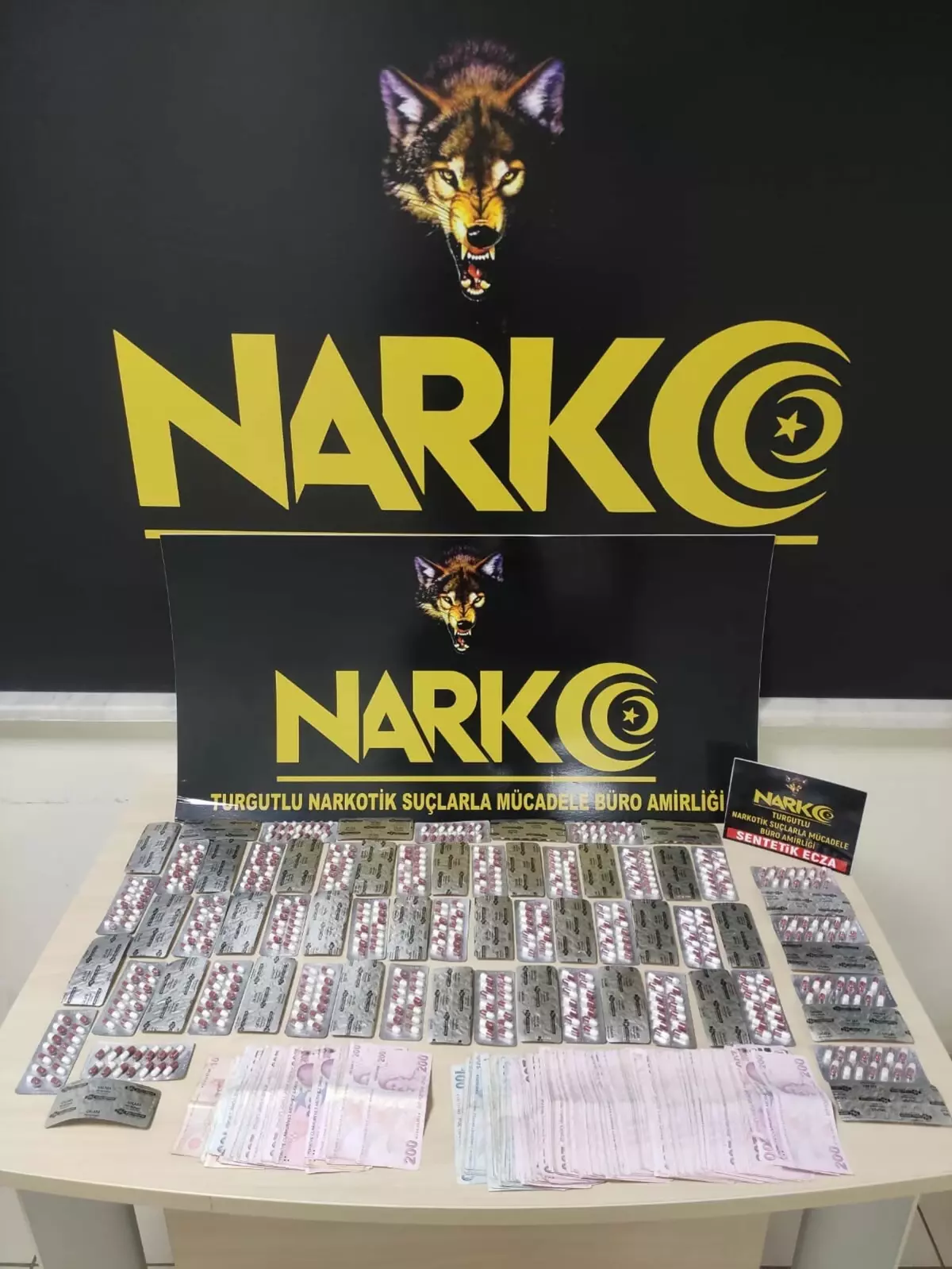 Turgutlu’da 1730 Sentetik Hap Ele Geçirildi: 5 Şahıs Tutuklandı