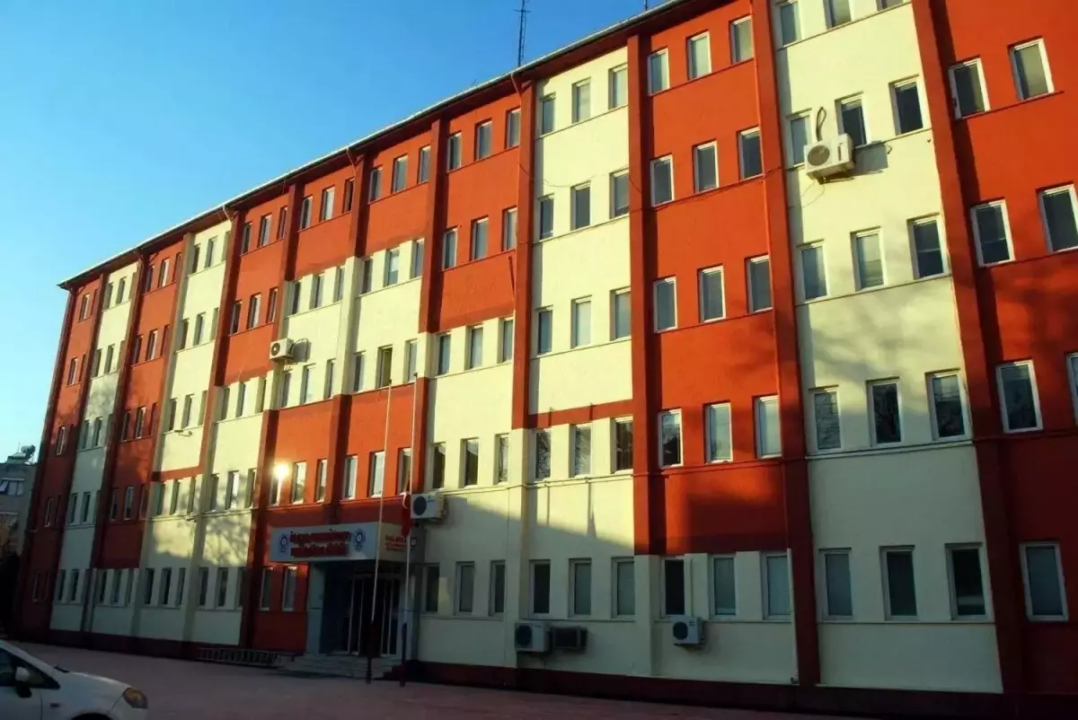 Salihli'de Masaj Salonunda Gerçekleşen Fuhuş Operasyonu ve Gözaltılar