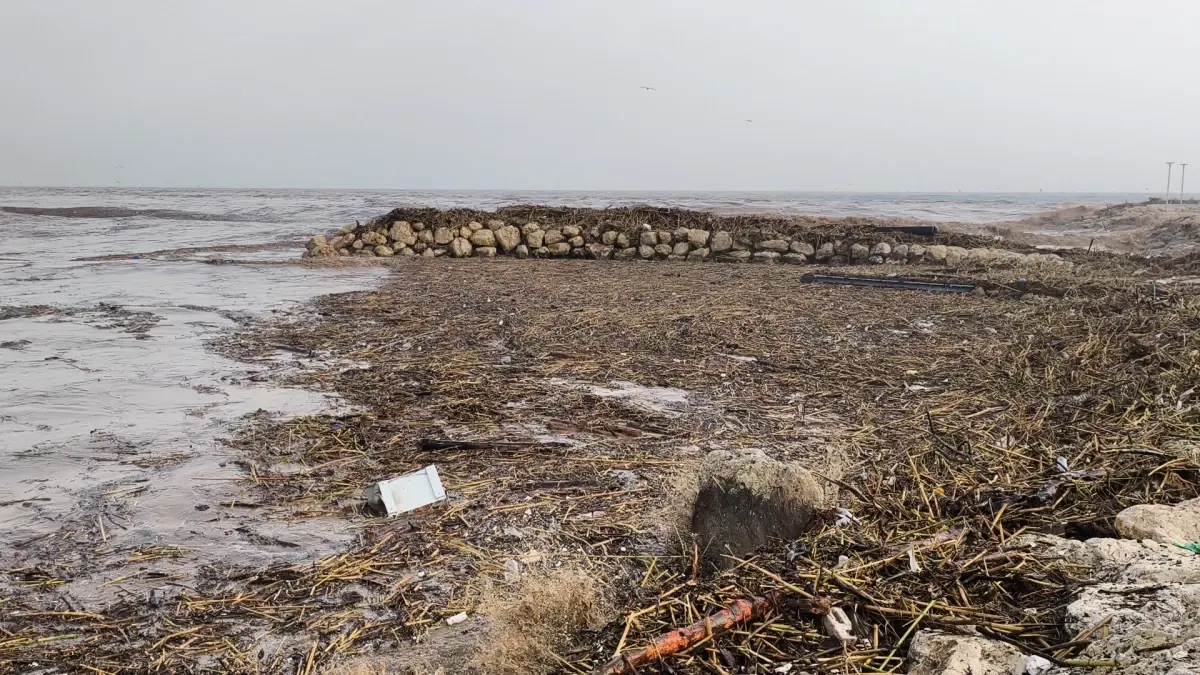 Mersin’de Şiddetli Yağış Sonrası Sel ve Sürüklenen Araçlar