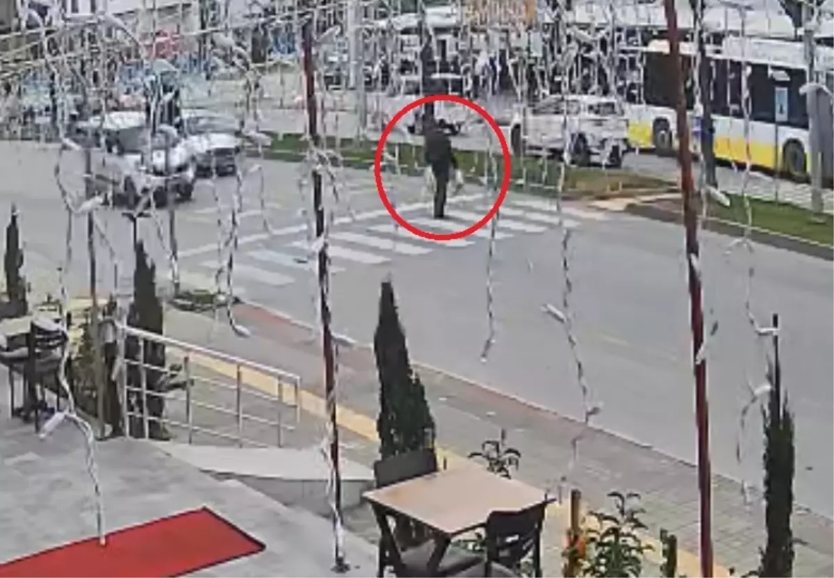 Mersin Yenişehir'de Yaya Geçidinde Araç Çarpması Hafif Yaralanmaya Neden Oldu