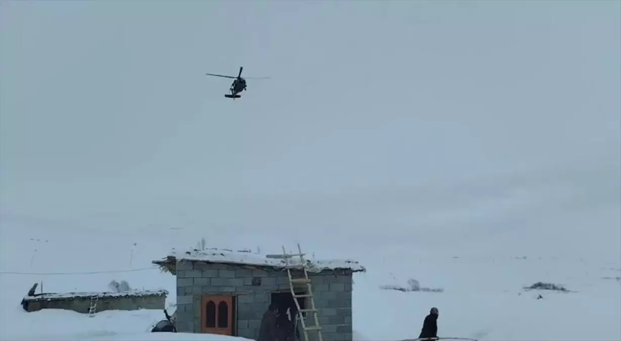 Beytüşşebap'ta Karla Kapalı Yolda Hastalanan Kadın Jandarma Helikopteriyle Hastaneye Nakledildi