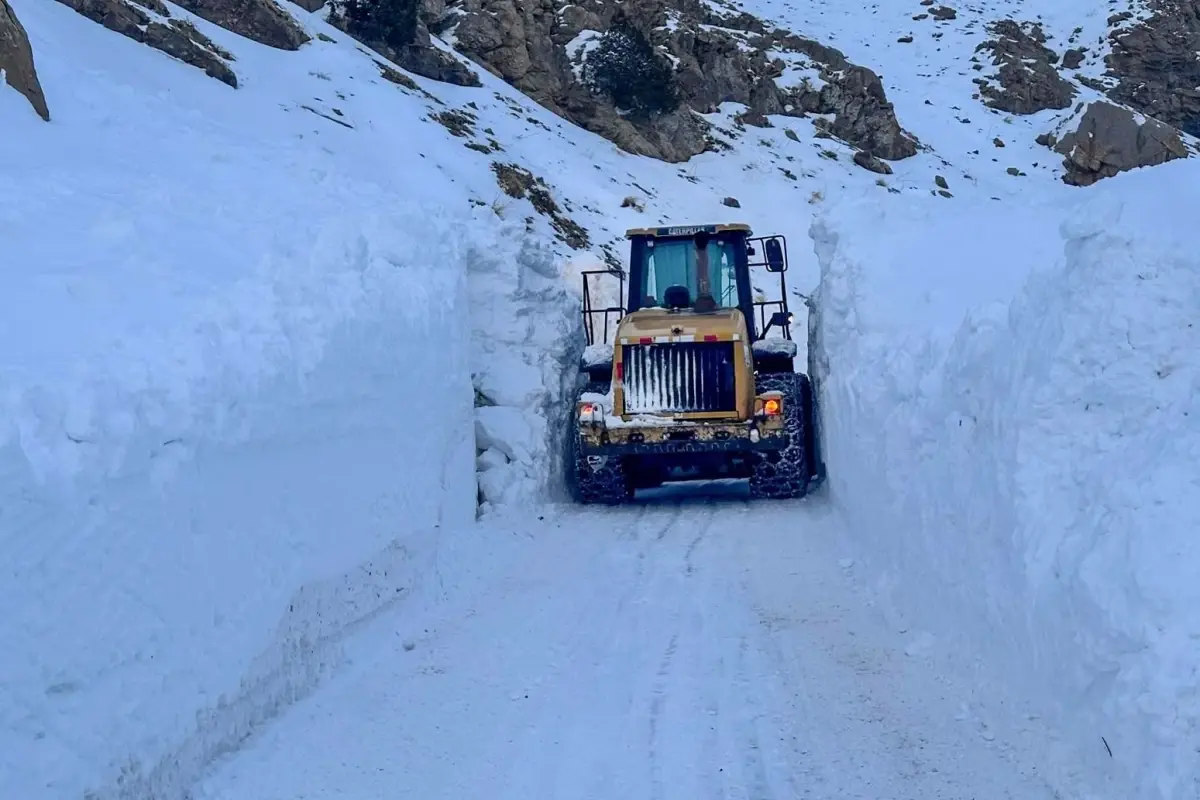 Başkalede Çığ Felaketi Sonrası 2 Hasta Zorlu Kurtarma Operasyonuyla Hastaneye Ulaştırıldı