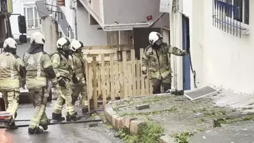 Arnavutköy'de Ev Yangını: İki Kişi Duman Nedenli Hafif Yaralanma Yaşadı