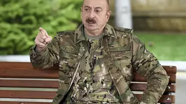 Azerbaycan Dışişleri Bakanı: Ülke Hava Sahasını İran'ın Askeri Operasyonlarına Açmaz