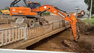Mersin'de Şiddetli Yağışlar Dereleri Taşır, Sokaklar Sular Altında
