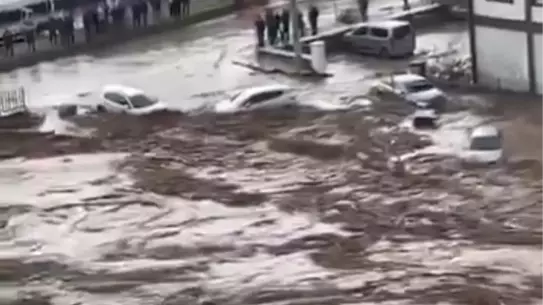 Mezitli Deresi taşma anı kamera kaydı