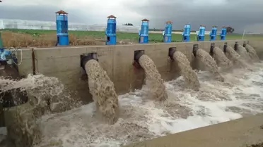 Mersin'de taşan dereler ve su basan yollar