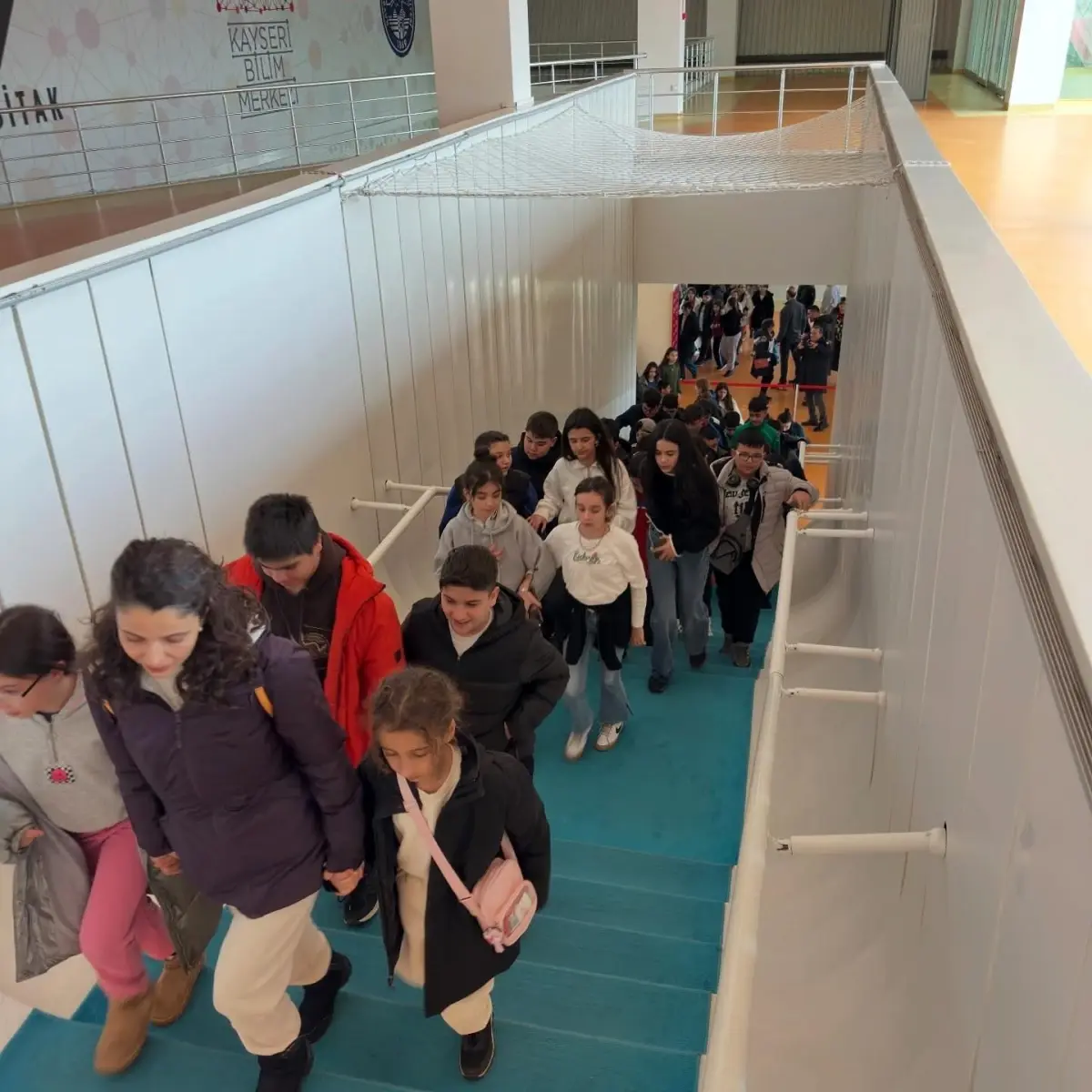 Kayseri Bilim Merkezi'nde Niğde Öğrencileriyle Bilim Dolu Bir Gün