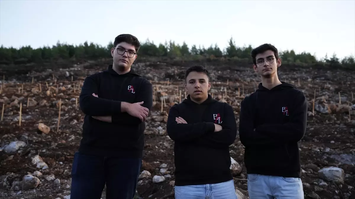 Bodrumlu gençlerin IYTIMS sistemiyle orman yangını tespit sahnesi