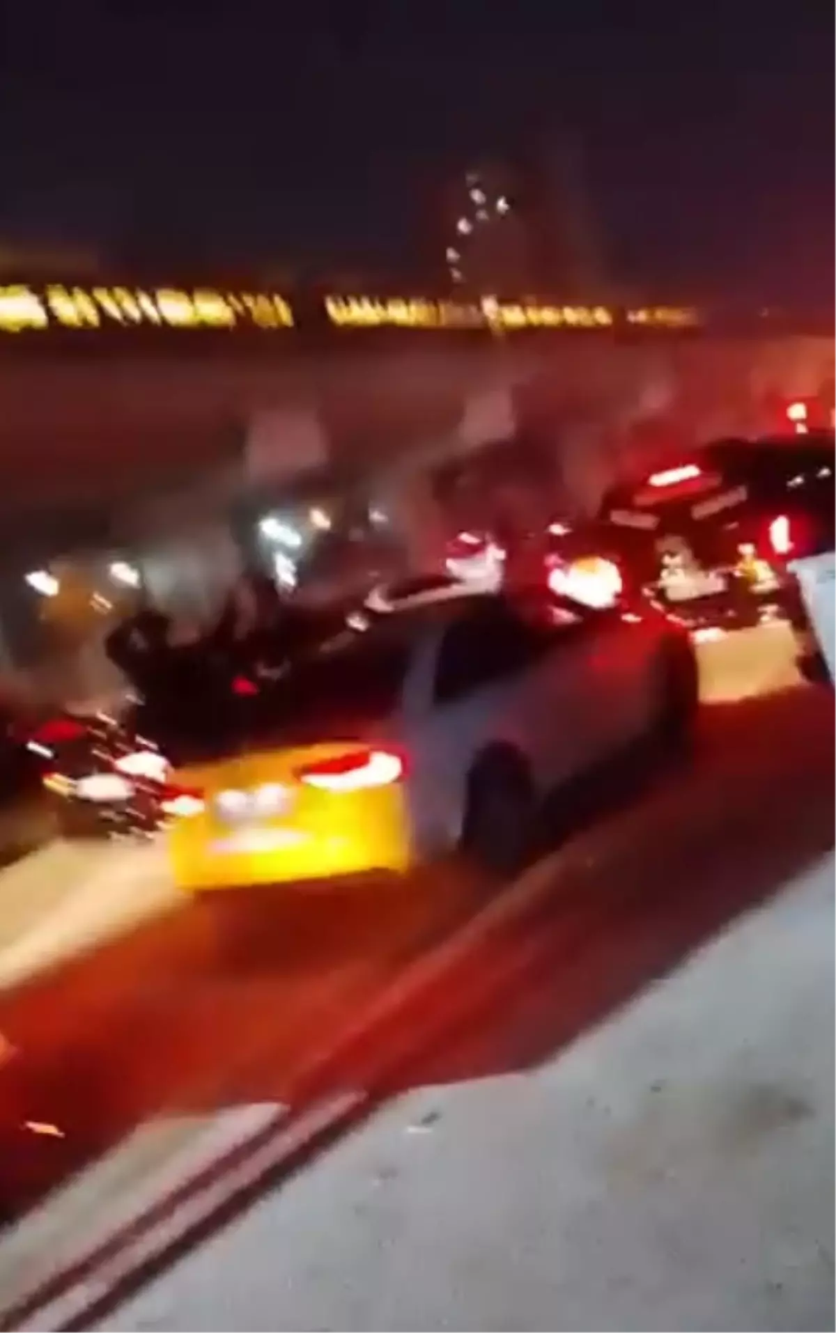 Adana’da Düğün Konvoyu Trafiği Duraklatarak Gürültü Yarattı