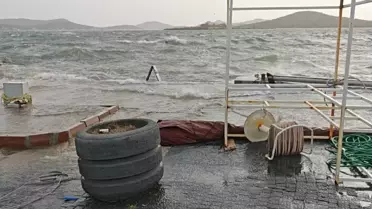 Ayvalık sahilinde yükselen deniz suyu