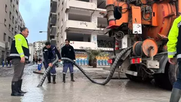 İzmir’de 50 Yılda Bir Görülen Şiddetli Lodos ve Dalga Yükselişi