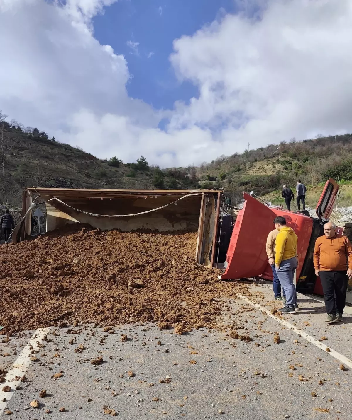 Alanya’da Fren Arızalı TIR’ın Çarpması Sonucu 1 Ölü ve 3 Yaralı
