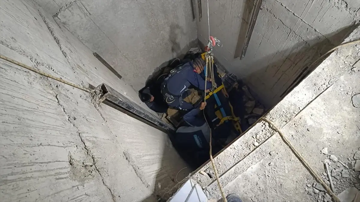Adıyaman’da İnşaat İşçileri Asansör Boşluğuna Düşerek Ağır Yaralandı