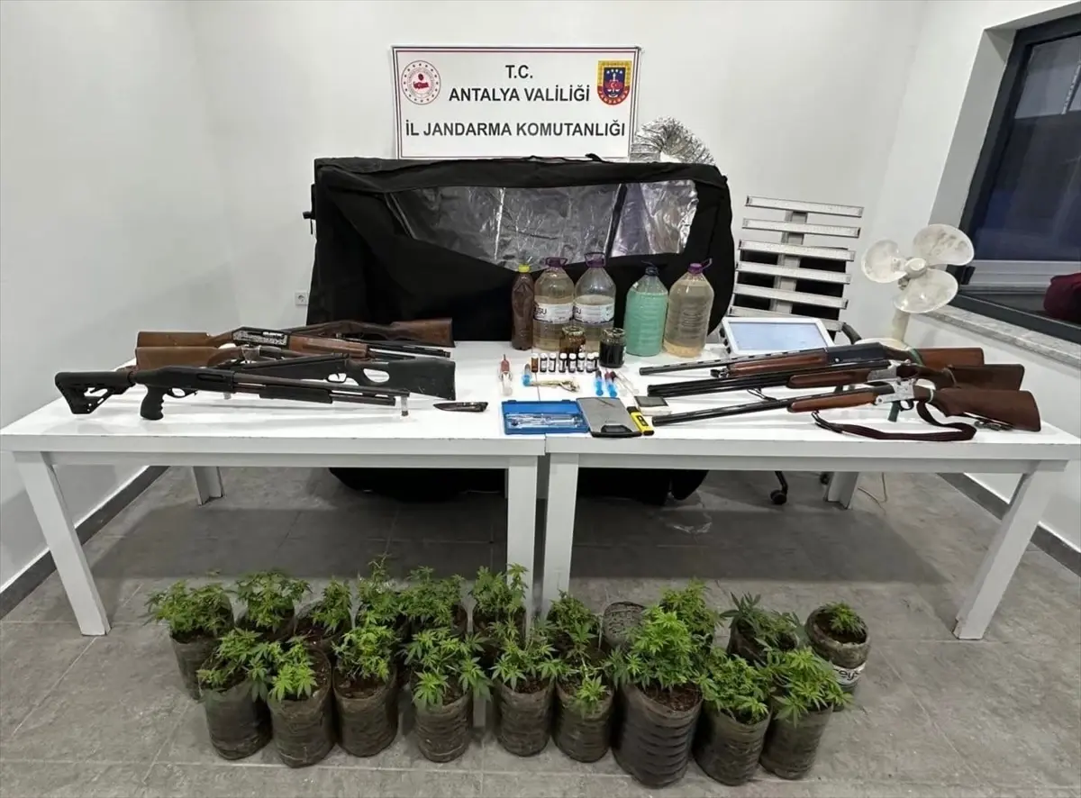 Alanya’da Uyuşturucu ve Ruhsatsız Silah Operasyonu Sonuçlandı