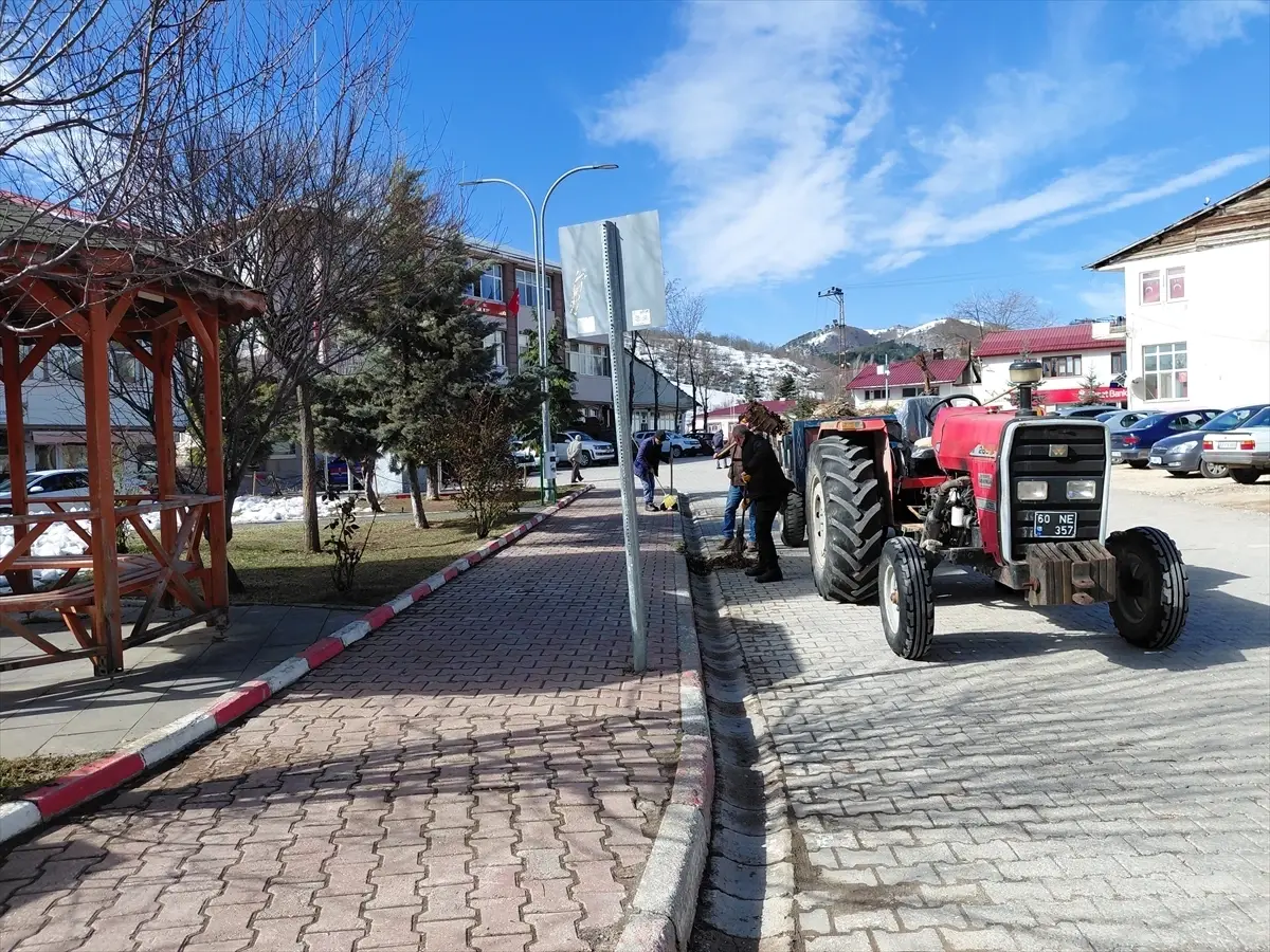 Başçiftlik’te Sokak ve Park Temizliği İçin Hızlı Müdahale