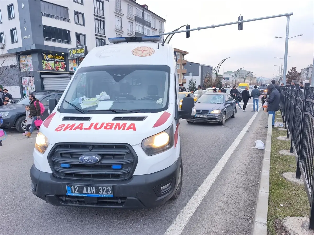 Bingöl Solhan’da Yaya, Karşıya Geçmeye Çalışırken Otomobile Çarptı