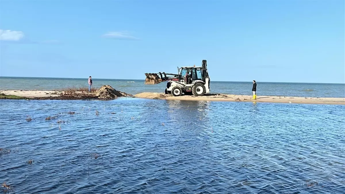 Enez'de Şiddetli Fırtına Sonrası Deniz Taşması ve Tahliye Çalışmaları