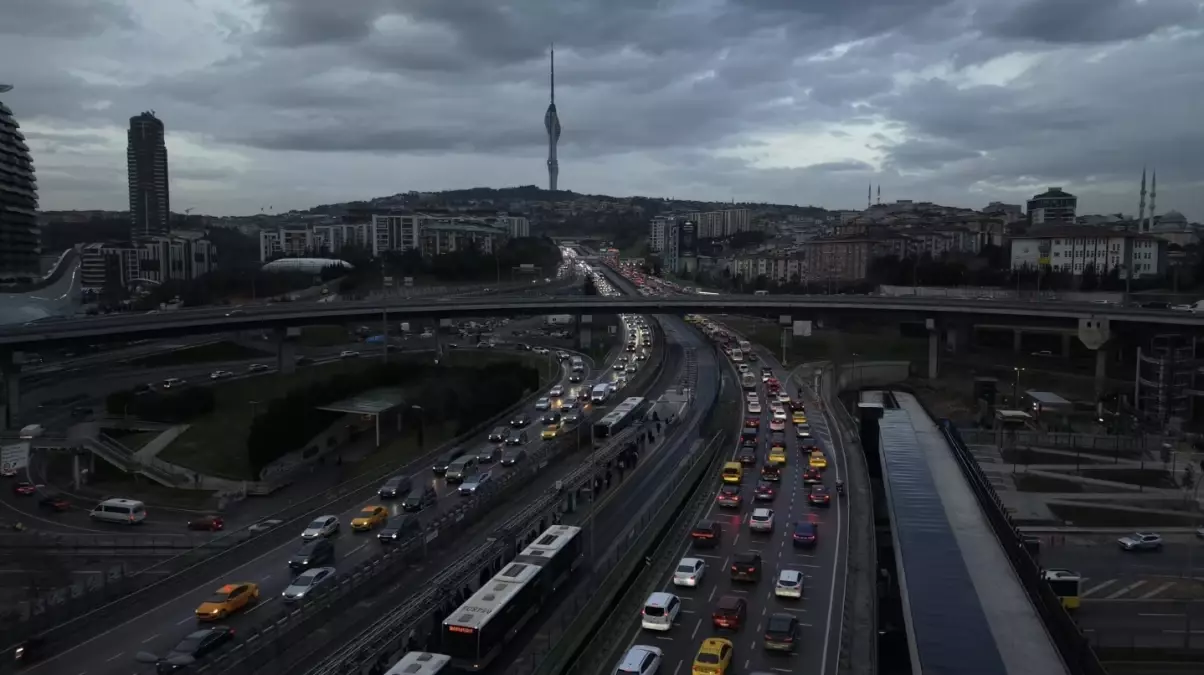 İstanbul’da Akşam Saatlerinde Trafik Yoğunluğu %89’a Ulaştı