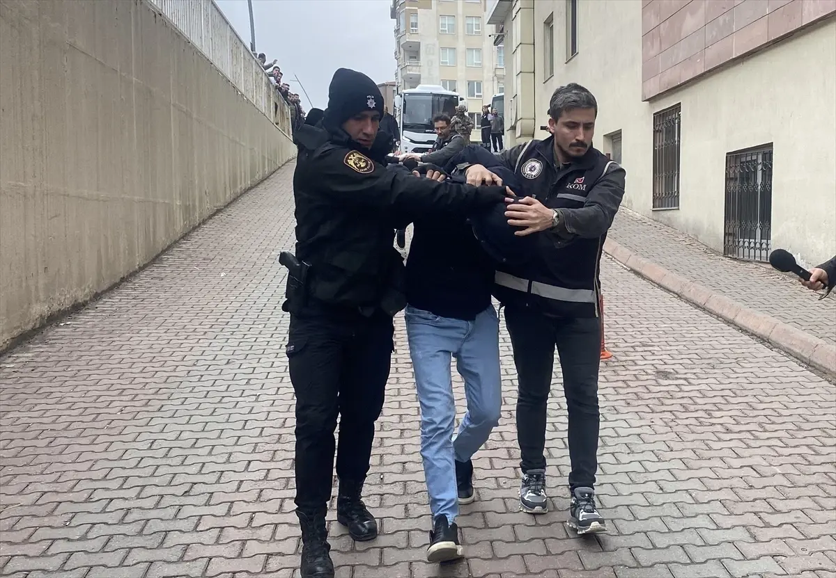 Kayseri'de Suç Örgütlerine Yönelik Operasyon: 9 Şüpheli Tutuklandı, Polis Memuru Yaralandı