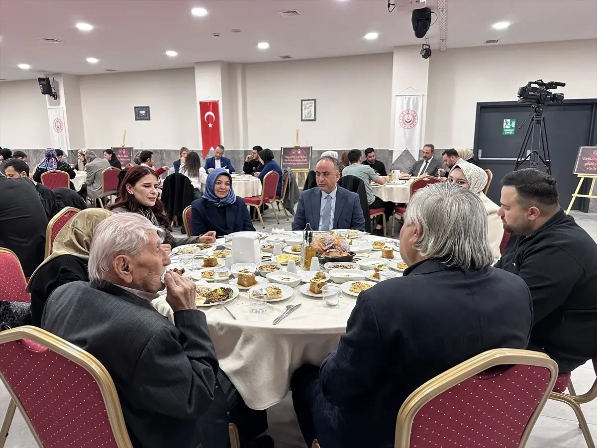 Konya’da Devlet Desteğiyle Evlenen Genç Çiftler Bir Araya Geldi