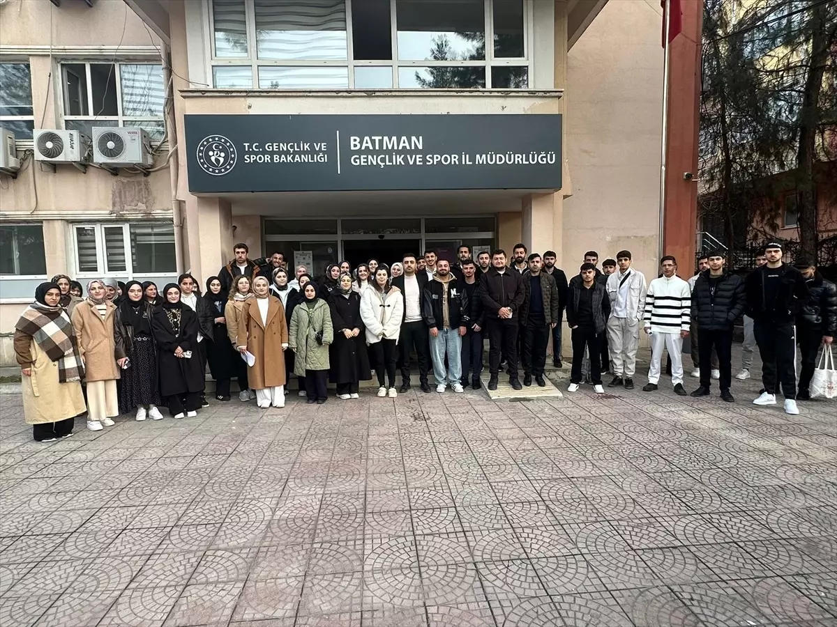 Gençler Bakanlığı'ndan Ankara Turu: 56 Sasonlu Genç, Tarihi Mekanları Keşfe Çıktı