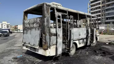 Yangın sonrası yanmış midibüs