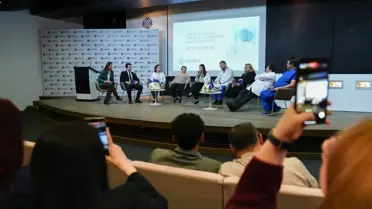 Panelde sunum yapan uzmanlar