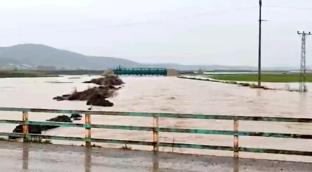 İslahiye'de Şiddetli Sağanak Sonrası Ev ve Tarım Alanları Sular Altında Kaldı